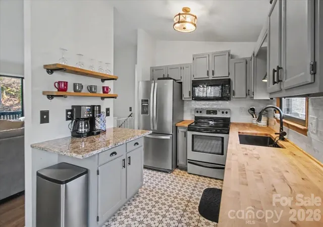 5th image of 30 Whipporwill Dr, Weaverville, NC 28787 | MLS# 4344199