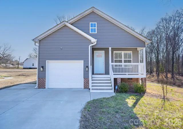 Photo 1 of Single family home for sale at 15 Hill St, York, SC 29745 | MLS# 4344486 | Listing updated on 2026-10-14