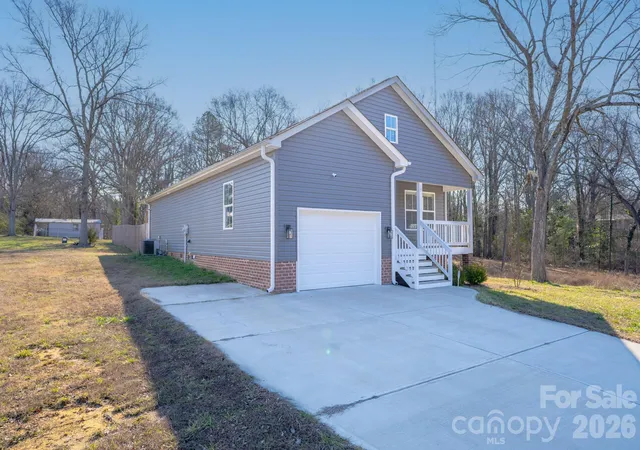 Photo 2 of Single family home for sale at 15 Hill St, York, SC 29745 | MLS# 4344486 | Listing updated on 2026-10-14