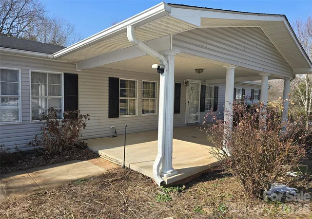 Photo 2 of Single family home for sale at 285 Skyuka Rd, Statesville, NC 28677 | MLS# 4344739 | Listing updated on 2026-09-19