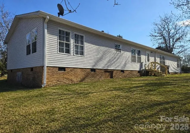 Photo 3 of Single family home for sale at 285 Skyuka Rd, Statesville, NC 28677 | MLS# 4344739 | Listing updated on 2026-09-19