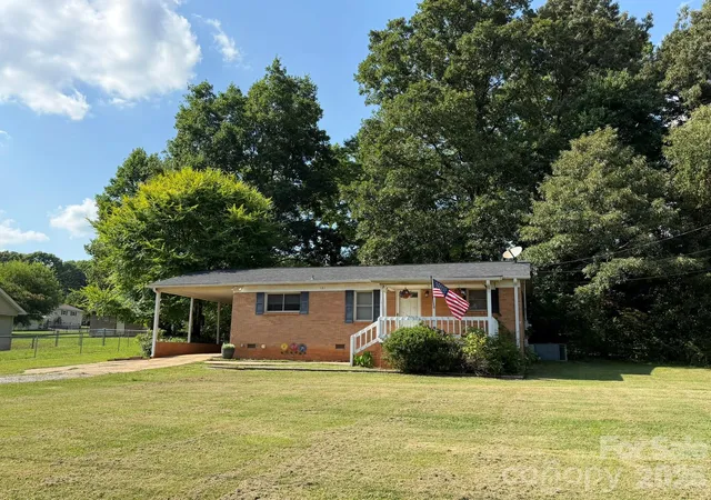 Homes for sale in Dallas, NC | 121 Randolph Rd, Dallas, NC 28034 | MLS# 4345141