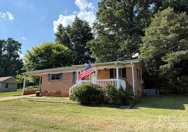 Homes for sale in Dallas, NC | 121 Randolph Rd, Dallas, NC 28034 | MLS# 4345141