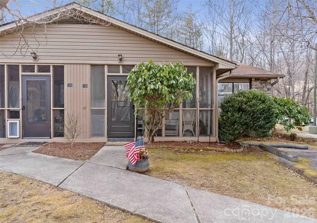 Listing Photo 2 - Condo for sale in building located at 193 Freedom Rd, Hendersonville, NC 28792 - Unit #