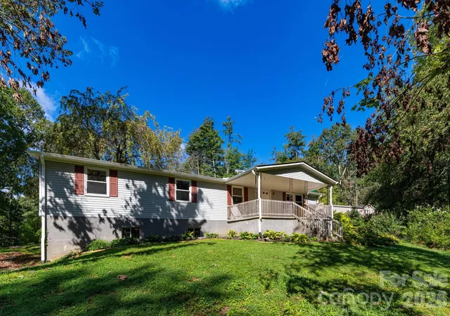 Photo 1 of Single family home for sale at 38 Mountainberry Ln, Fairview, NC 28730 | MLS# 4345416 | Listing updated on 2026-10-01