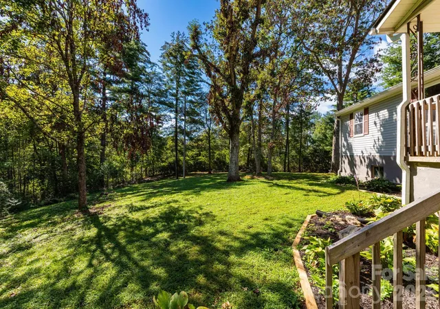 Photo 2 of Single family home for sale at 38 Mountainberry Ln, Fairview, NC 28730 | MLS# 4345416 | Listing updated on 2026-10-01