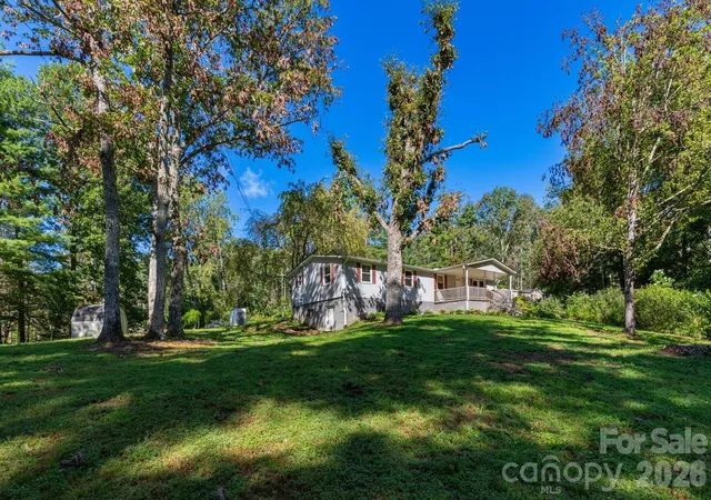 Photo 3 of Single family home for sale at 38 Mountainberry Ln, Fairview, NC 28730 | MLS# 4345416 | Listing updated on 2026-10-01