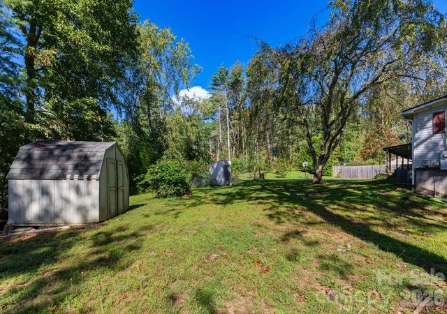 Photo 3 of Single family home for sale at 38 Mountainberry Ln, Fairview, NC 28730 | MLS# 4345416 | Listing updated on 2026-10-01
