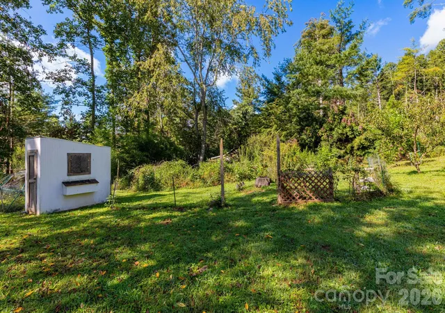 Photo 4 of Single family home for sale at 38 Mountainberry Ln, Fairview, NC 28730 | MLS# 4345416 | Listing updated on 2026-10-01