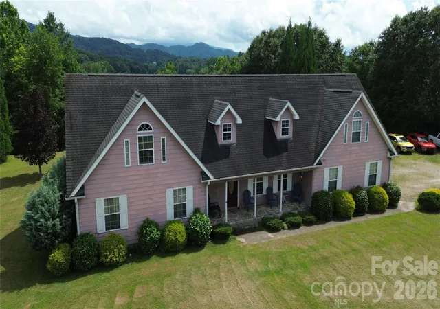 Photo 3 of Single family home for sale at 130 Crestview St, Canton, NC 28716 | MLS# 4345646 | Listing updated on 2026-09-19