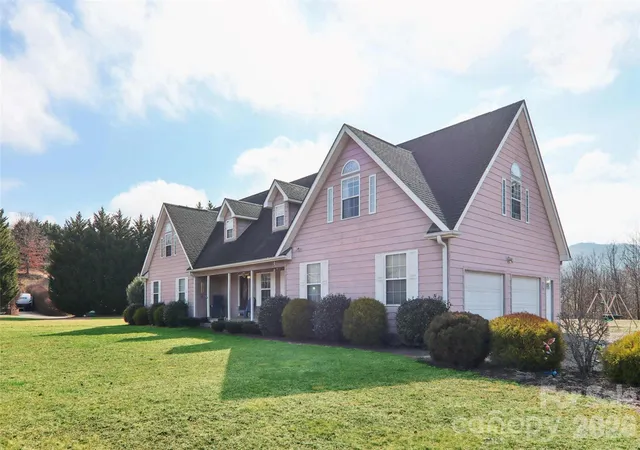 Homes for sale in Canton, NC | 130 Crestview St, Canton, NC 28716 | MLS# 4345646