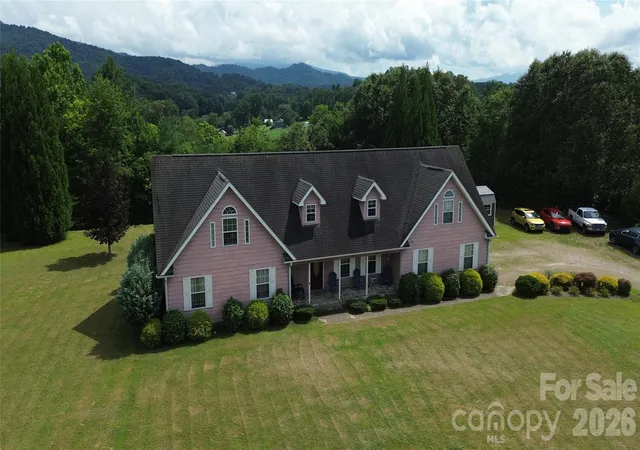 Photo 3 of Single family home for sale at 130 Crestview St, Canton, NC 28716 | MLS# 4345646 | Listing updated on 2026-09-29
