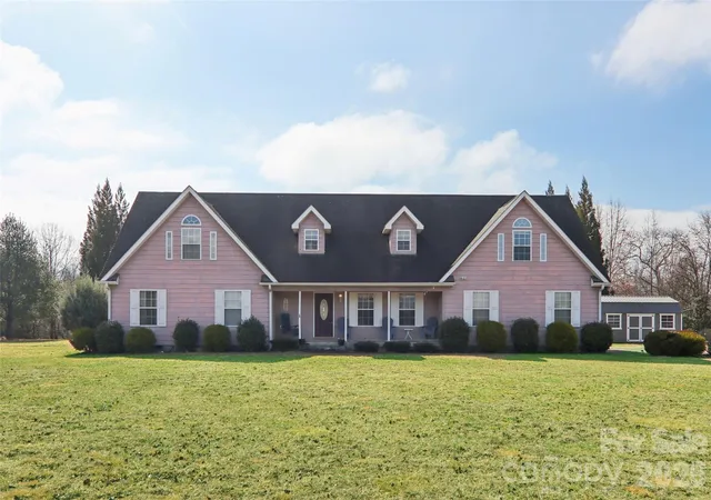 Homes for sale in Canton, NC | 130 Crestview St, Canton, NC 28716 | MLS# 4345646