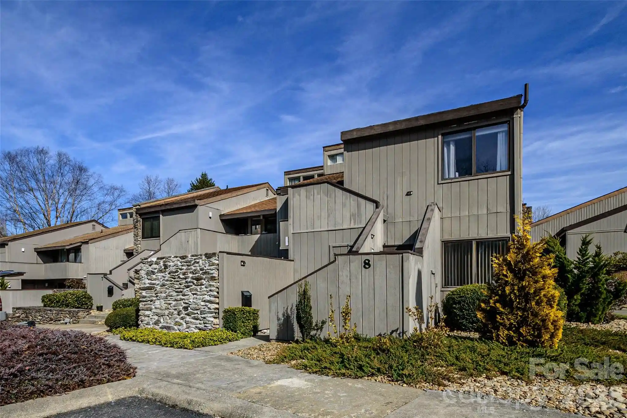 Listing Photo 2 - Condo for sale in 8 Lakemoor Ln located at 8 Lakemoor Ln, Hendersonville, NC 28739 - Unit 8 Lakemoor Ln