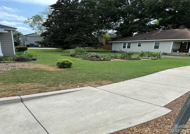 Photo 3 of Land for sale at 820 Cross Trl Dr, Charlotte, NC 28204 | MLS# 4345867 | Listing updated on 2026-10-27