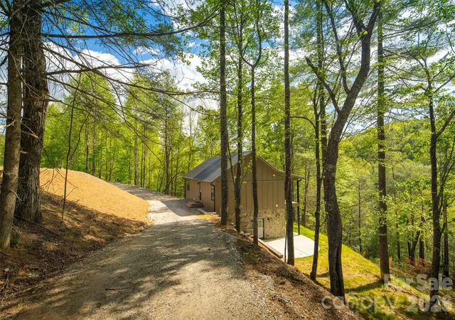 Homes for sale in Purlear, NC | 114 Woodpecker Rd, Purlear, NC 28665 | MLS# 4346014