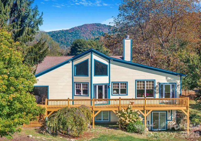 Photo 1 of Single family home for sale at 22 Mountain Spring Ln, Canton, NC 28716 | MLS# 4346093 | Listing updated on 2026-10-20