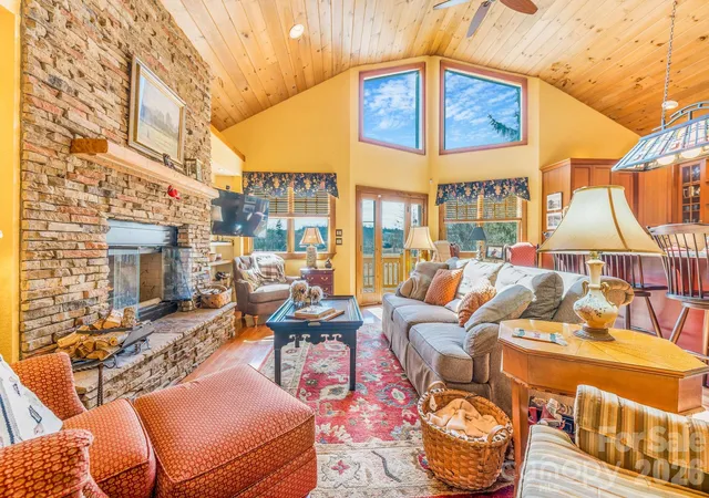 Photo 4 of Single family home for sale at 22 Mountain Spring Ln, Canton, NC 28716 | MLS# 4346093 | Listing updated on 2026-09-03
