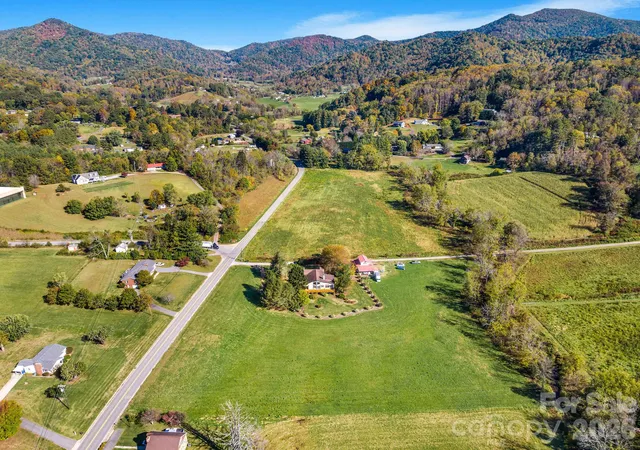 Photo 3 of Single family home for sale at 22 Mountain Spring Ln, Canton, NC 28716 | MLS# 4346093 | Listing updated on 2026-10-20