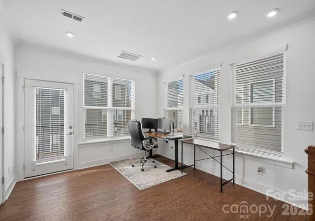 5th image of 4012 Capital Ridge Ct, Charlotte, NC 28205 | MLS# 4346654