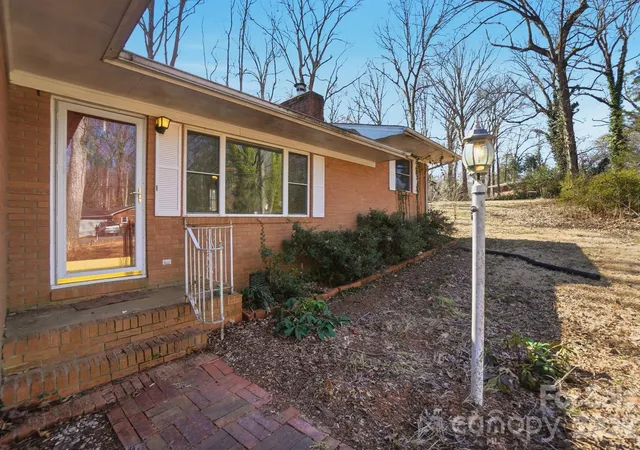 Homes for sale in Charlotte, NC | 10608 Glenmac Rd, Charlotte, NC 28215 | MLS# 4346750