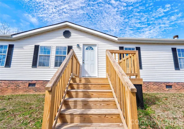 Photo 3 of Single family home for sale at 112 Jenny Dr, Shelby, NC 28152 | MLS# 4346824 | Listing updated on 2026-08-17