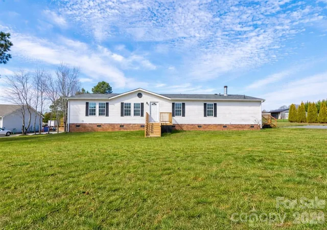 Photo 2 of Single family home for sale at 112 Jenny Dr, Shelby, NC 28152 | MLS# 4346824 | Listing updated on 2026-08-17