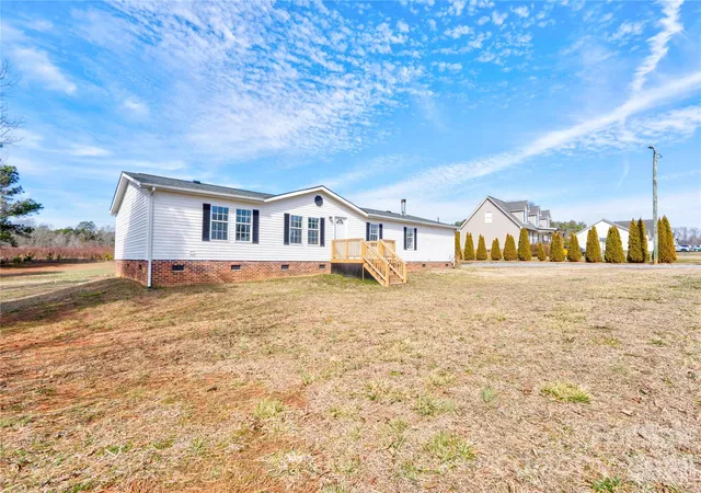 Photo 3 of Single family home for sale at 112 Jenny Dr, Shelby, NC 28152 | MLS# 4346824 | Listing updated on 2026-08-17