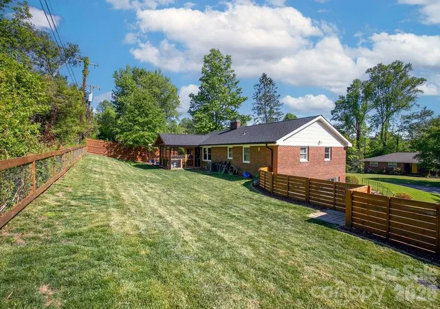 Photo 5 of Single family home for sale at 84 Far Hills Ter, Brevard, NC 28712 | MLS# 4346875 | Listing updated on 2026-08-29