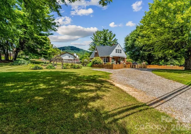 Photo 3 of Single family home for sale at 506 W Main St, Burnsville, NC 28714 | MLS# 4347161 | Listing updated on 2026-07-29