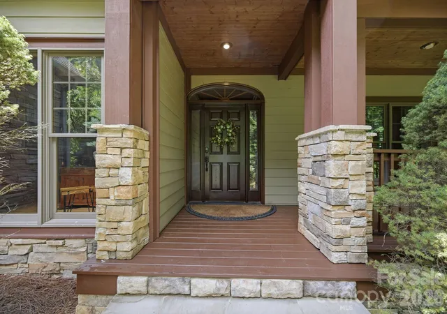 Photo 2 of Single family home for sale at 1226 Grouse Moor Dr, Sugar Mountain, NC 28604 | MLS# 4347212 | Listing updated on 2026-09-25