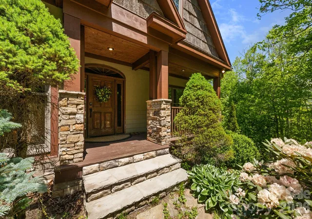 Photo 3 of Single family home for sale at 1226 Grouse Moor Dr, Sugar Mountain, NC 28604 | MLS# 4347212 | Listing updated on 2026-08-06