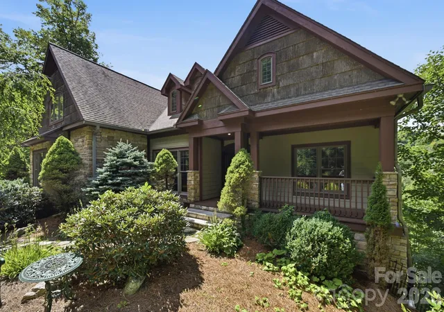 Photo 3 of Single family home for sale at 1226 Grouse Moor Dr, Sugar Mountain, NC 28604 | MLS# 4347212 | Listing updated on 2026-09-25