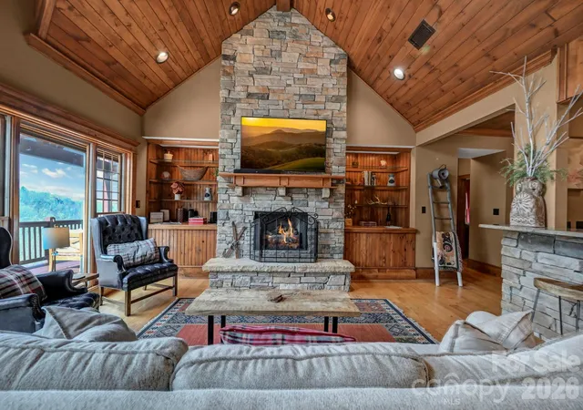 Photo 3 of Single family home for sale at 1226 Grouse Moor Dr, Sugar Mountain, NC 28604 | MLS# 4347212 | Listing updated on 2026-10-10
