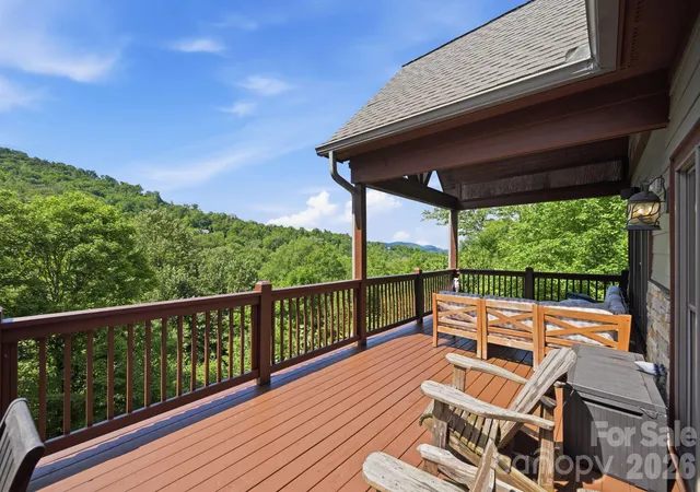 Photo 4 of Single family home for sale at 1226 Grouse Moor Dr, Sugar Mountain, NC 28604 | MLS# 4347212 | Listing updated on 2026-10-10