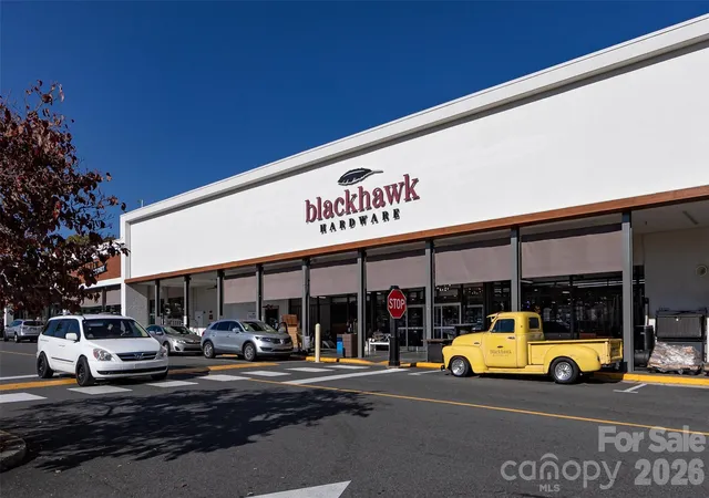 5th image of 1000 E Woodlawn Rd, Charlotte, NC 28209