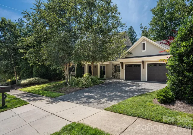 Photo 2 of Single family home for sale at 5 Cleftridge Ct, Asheville, NC 28803 | MLS# 4347455 | Listing updated on 2026-10-07