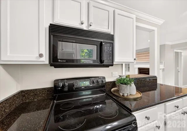Photo 4 of Condo for sale at 430 Queens Rd #221, Charlotte, NC 28207 | MLS# 4347540 | Listing updated on 2026-09-30