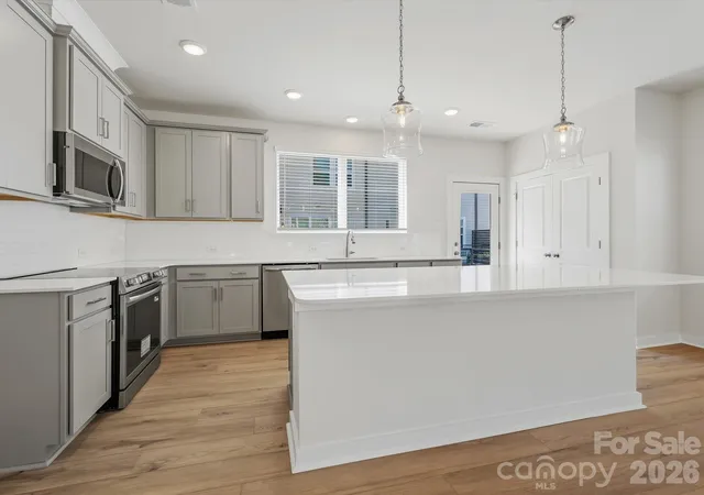 Photo 3 of Sale Pending at 1535 Lithium Ln, Charlotte, NC 28211 | MLS# 4347560 | Listing updated on 2026-10-30