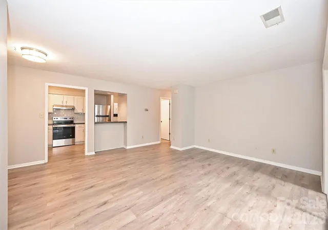 3rd image of 1031 Churchill Downs Ct, Charlotte, NC 28211