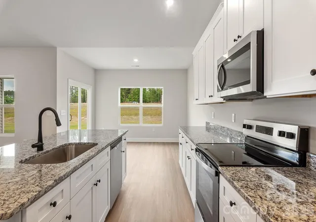 Photo 4 of Single family home for sale at 6738 Fairford Dr, Charlotte, NC 28215 | MLS# 4349019 | Listing updated on 2026-09-29