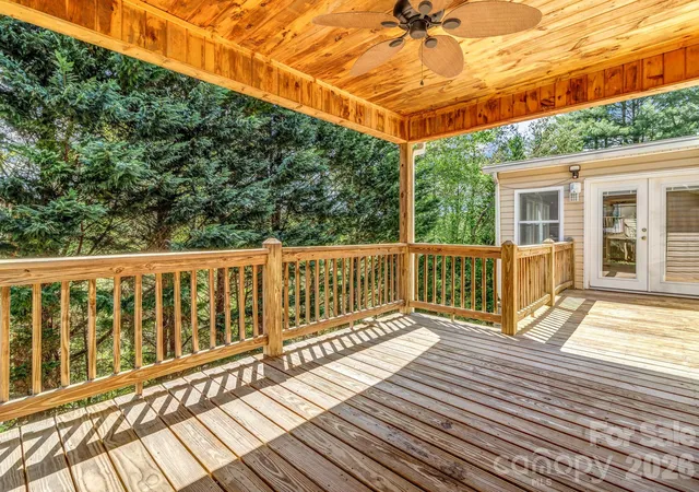 Homes for sale in Hendersonville, NC | 405 Deerfield Ct, Hendersonville, NC 28792 | MLS# 4349057