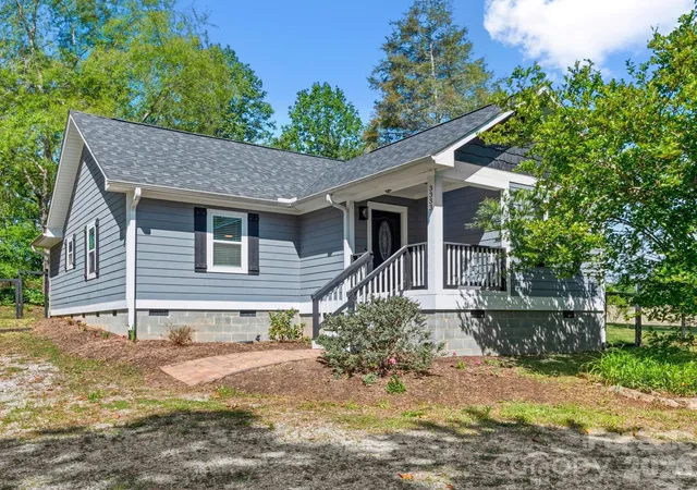 Photo 1 of Single family home for sale at 3333 Chimney Rock Rd, Hendersonville, NC 28792 | MLS# 4349210 | Listing updated on 2026-09-03