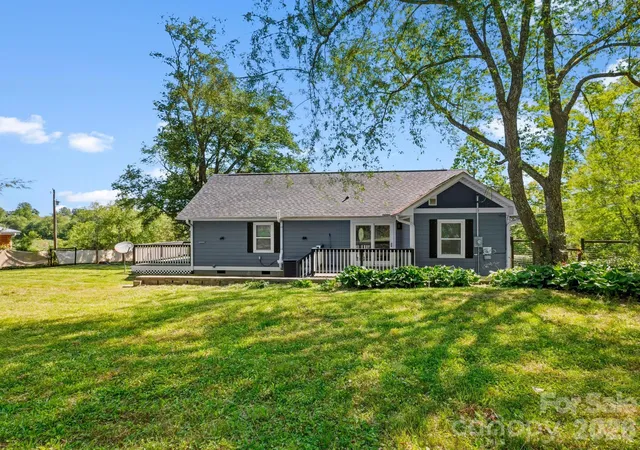 Photo 2 of Single family home for sale at 3333 Chimney Rock Rd, Hendersonville, NC 28792 | MLS# 4349210 | Listing updated on 2026-09-03