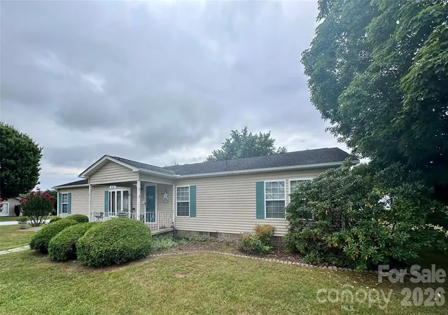 Homes for sale in Hendersonville, NC | 308 Riverwind Dr, Hendersonville, NC 28739 | MLS# 4349509