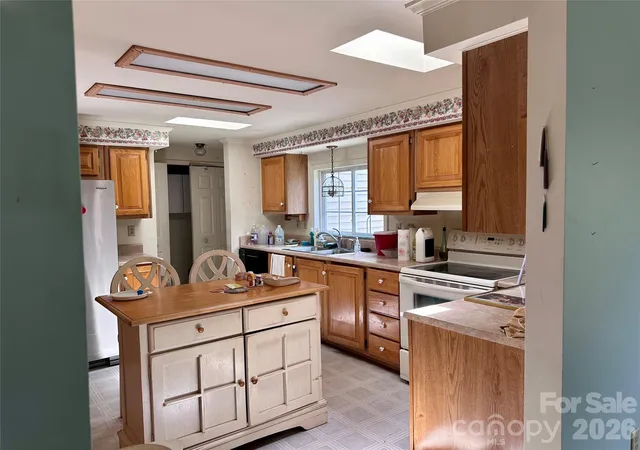 4th image of 308 Riverwind Dr, Hendersonville, NC 28739 | MLS# 4349509