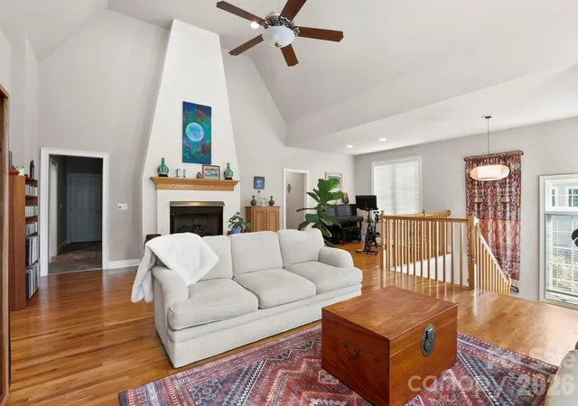 3rd image of 405 Mistletoe Trl, Hendersonville, NC 28791 | MLS# 4349682