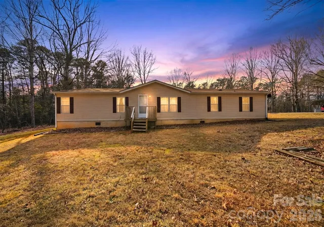Photo 1 of Single family home for sale at 107 10th Street Ne, Hildebran, NC 28637 | MLS# 4349714 | Listing updated on 2026-09-25