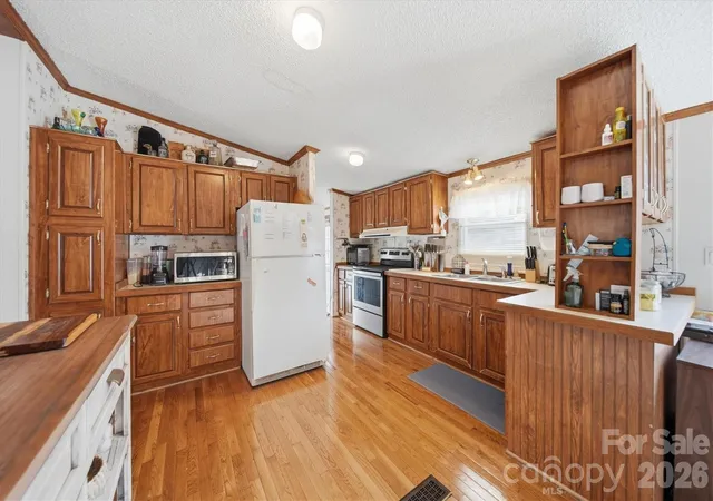 Photo 3 of Single family home for sale at 107 10th Street NE, Hildebran, NC 28637 | MLS# 4349714 | Listing updated on 2026-09-25