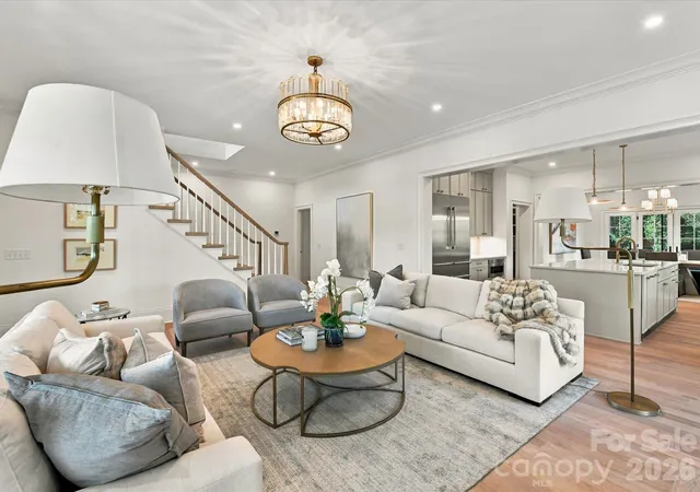 Photo 3 of Single family home for sale at 4004 Nettie Ct, Charlotte, NC 28211 | MLS# 4349733 | Listing updated on 2026-10-04